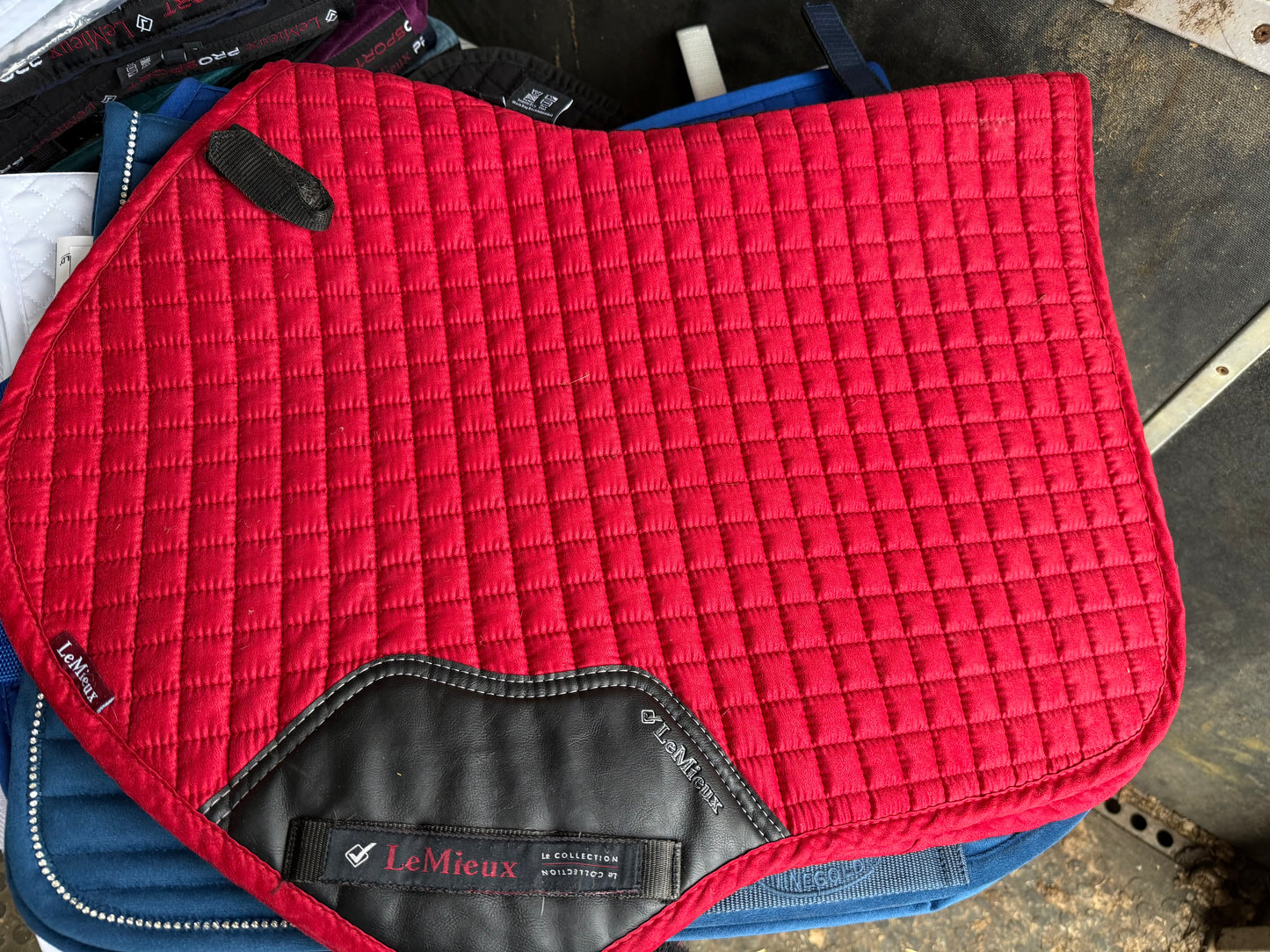 Le Mieux Chilli Red Close contact saddlepad
