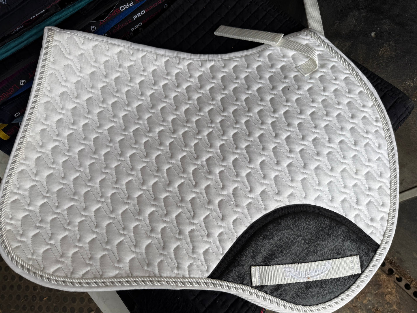 Rhinegold White C/C New